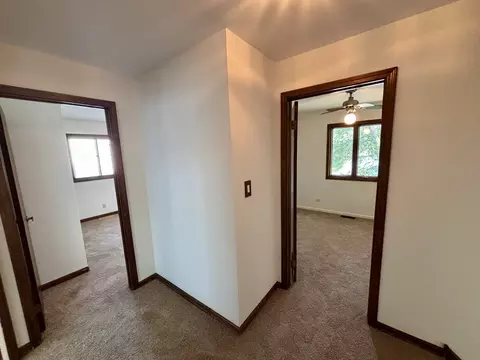 Entry Way - 1450 Sturbridge Ct, Hoffman Estates, IL 60192 photo 2 of 4