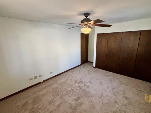 Bedroom - 1450 Sturbridge Ct, Hoffman Estates, IL 60192 photo 8 of 8