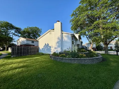 Exterior - 1450 Sturbridge Ct, Hoffman Estates, IL 60192 photo 2 of 4