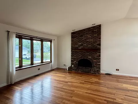 Living - 1450 Sturbridge Ct, Hoffman Estates, IL 60192 photo 6 of 9