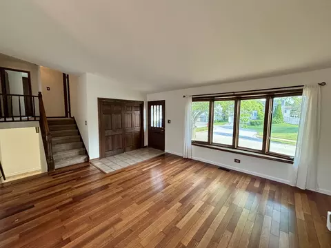 Living - 1450 Sturbridge Ct, Hoffman Estates, IL 60192 photo 3 of 9