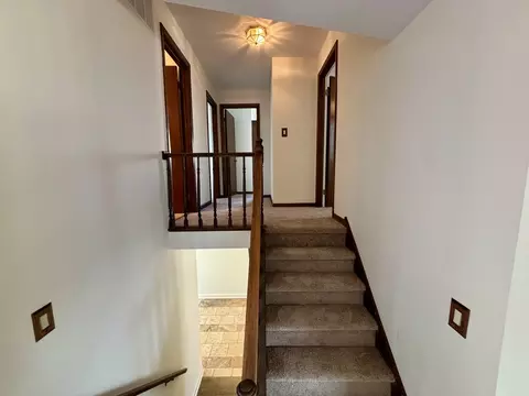 Entry Way - 1450 Sturbridge Ct, Hoffman Estates, IL 60192 photo 1 of 4