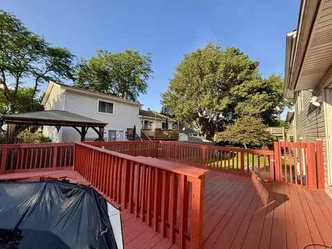 Exterior - 1450 Sturbridge Ct, Hoffman Estates, IL 60192 photo 3 of 4