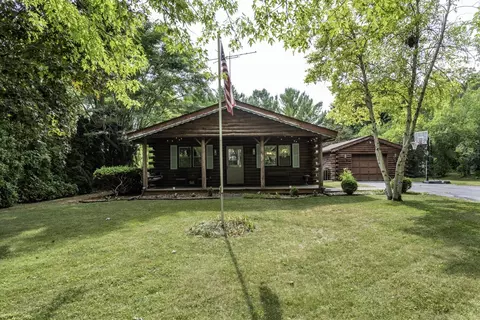 8214 203rd Ave, Bristol, WI 53104