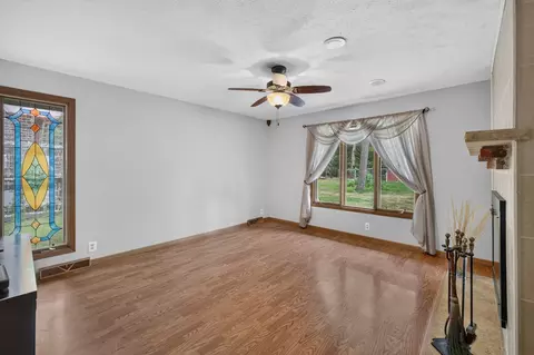 Living - 14309 K B Rd, Capron, IL 61012 photo 2 of 7