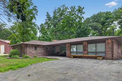 Exterior - 14309 K B Rd, Capron, IL 61012 photo 2 of 10