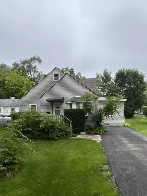 220 Elder Dr, Round Lake Park, IL 60073