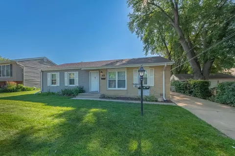 65 Laurel Trl, Wheeling, IL 60090 photo 1