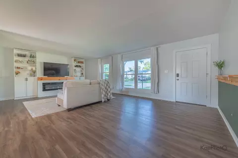 65 Laurel Trl, Wheeling, IL 60090 photo 2
