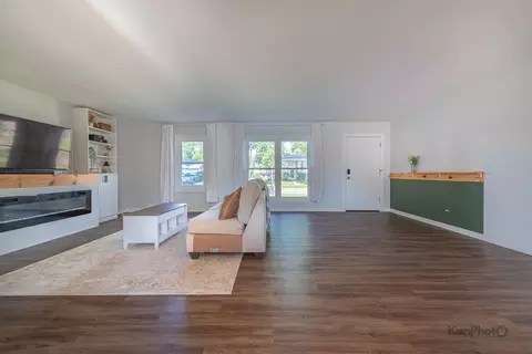 65 Laurel Trl, Wheeling, IL 60090 photo 4