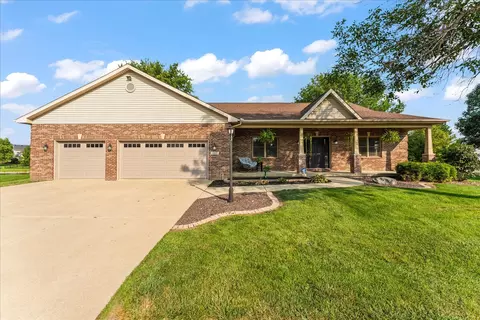1807 Cypress Pointe Ct, Mahomet, IL 61853