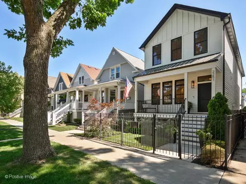 2251 W Berwyn Ave, Chicago, IL 60625