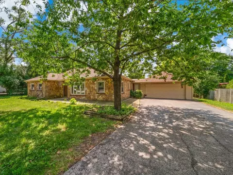 5706 Leitch Ave, Countryside, IL 60525