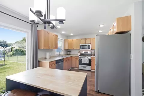 Kitchen - 549 Arthur Dr, Cary, IL 60013 photo 2 of 3
