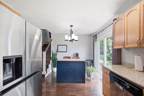 Kitchen - 549 Arthur Dr, Cary, IL 60013 photo 3 of 3