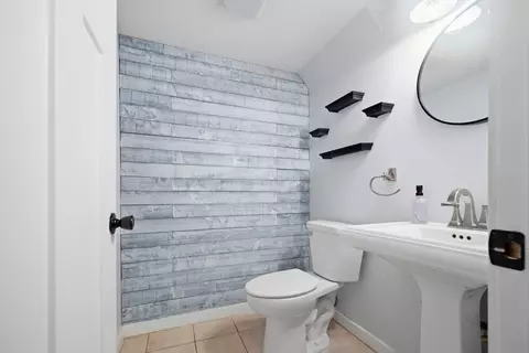 Bath - 549 Arthur Dr, Cary, IL 60013 photo 1 of 2