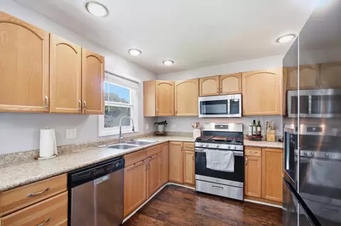 Kitchen - 549 Arthur Dr, Cary, IL 60013 photo 1 of 3