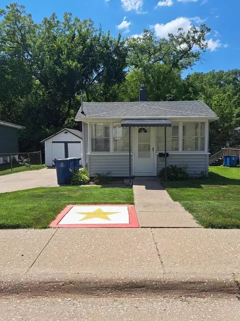 182 Hero St, Silvis, IL 61282 photo 2