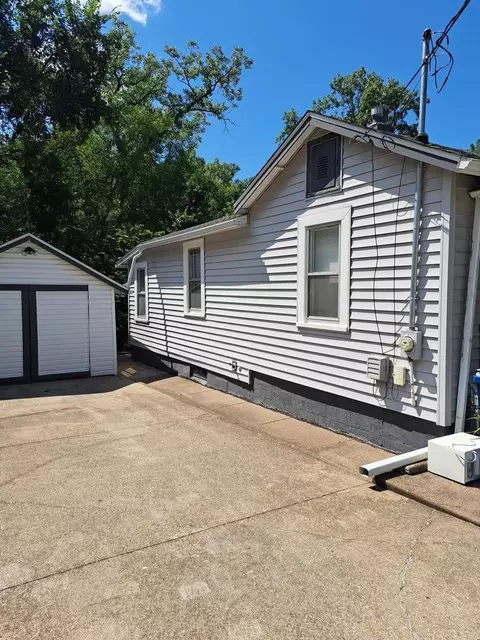 182 Hero St, Silvis, IL 61282 photo 3
