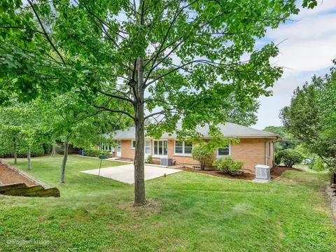 Exterior - 16 W055 63rd St, Willowbrook, IL 60527 photo 5 of 6