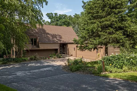 28018 230th St, Le Claire, IA 52753