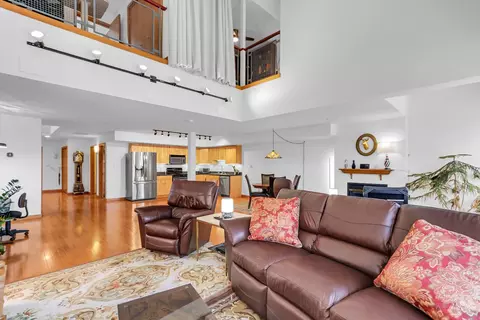 Living - 1 E Main St #422, Champaign, IL 61820 photo 3 of 4