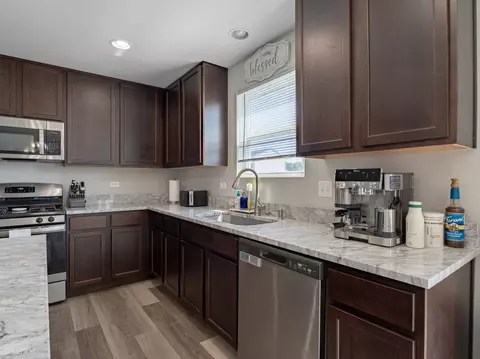 Kitchen - 1004 Daniel St, Plano, IL 60545 photo 2 of 4