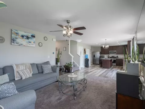 Living - 1004 Daniel St, Plano, IL 60545 photo 2 of 2