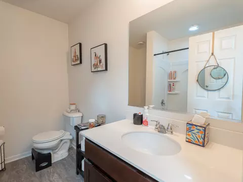 Bath - 1004 Daniel St, Plano, IL 60545 photo 5 of 6