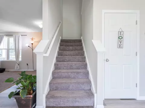 Entry Way - 1004 Daniel St, Plano, IL 60545 photo 2 of 3