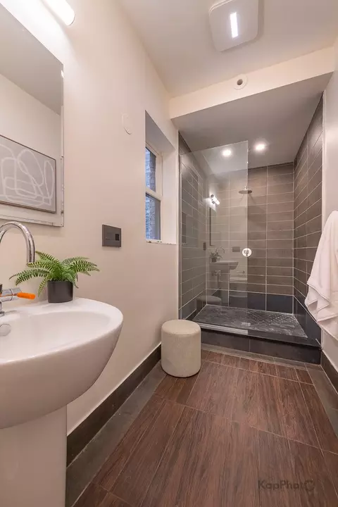 Bath - 24 E Scott St #2, Chicago, IL 60610 photo 4 of 6