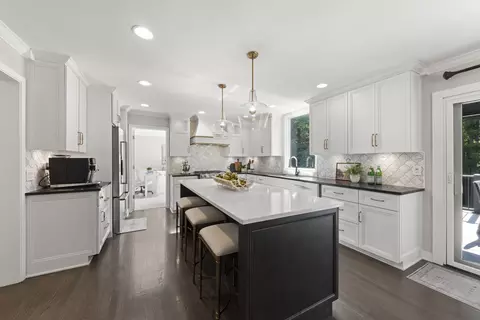 Kitchen - 2265 River Woods Dr, Naperville, IL 60565 photo 2 of 5
