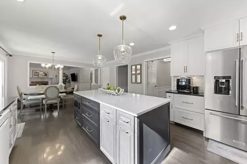 Kitchen - 2265 River Woods Dr, Naperville, IL 60565 photo 4 of 5