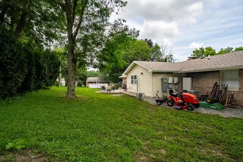 Exterior - 400 Jersey Ave, Normal, IL 61761 photo 7 of 9