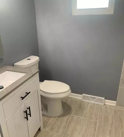 Bath - 6542 S Carpenter St, Chicago, IL 60621 photo 1 of 3