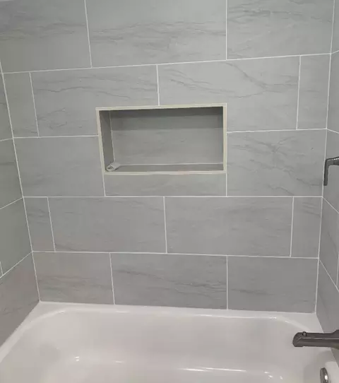 Bath - 6542 S Carpenter St, Chicago, IL 60621 photo 2 of 3