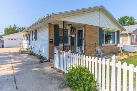 908 E Chestnut St, Pontiac, IL 61764