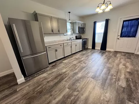 Kitchen - 450 Bicknell, Centralia, IL 62801 photo 2 of 3