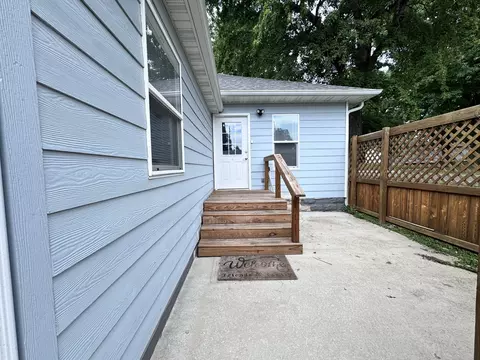Exterior - 450 Bicknell, Centralia, IL 62801 photo 3 of 12