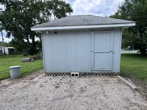 Exterior - 450 Bicknell, Centralia, IL 62801 photo 10 of 12