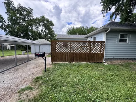 Exterior - 450 Bicknell, Centralia, IL 62801 photo 5 of 12
