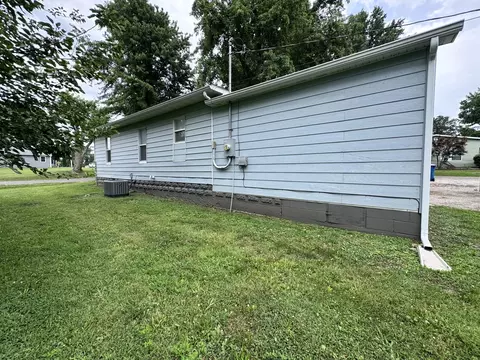 Exterior - 450 Bicknell, Centralia, IL 62801 photo 9 of 12