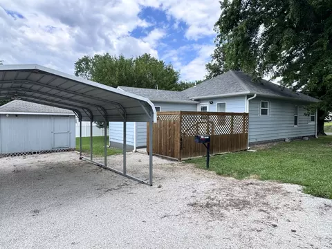 Exterior - 450 Bicknell, Centralia, IL 62801 photo 2 of 12