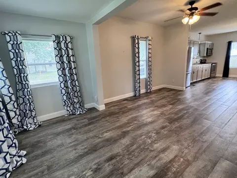 Living - 450 Bicknell, Centralia, IL 62801 photo 2 of 3