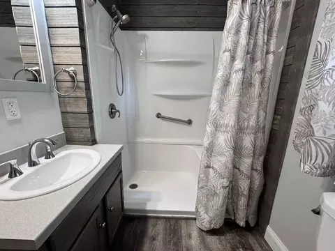 Bath - 450 Bicknell, Centralia, IL 62801 photo 2 of 3