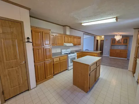 105 Champion Dr, Chenoa, IL 61726 photo 8
