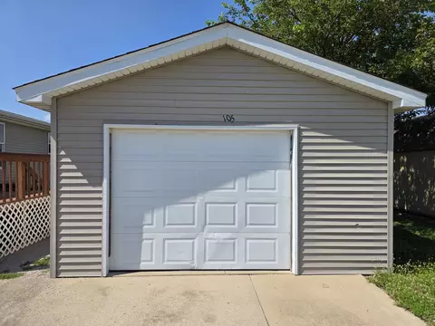 105 Champion Dr, Chenoa, IL 61726 photo 3