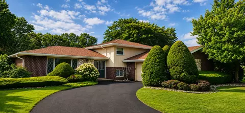 8823 Prestwick Ln, Orland Park, IL 60462