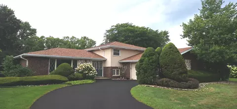 8823 Prestwick Ln, Orland Park, IL 60462