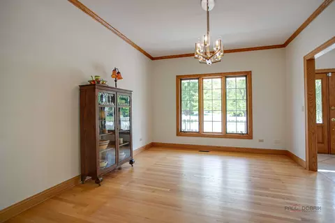 Living - 1400 Eagle Ridge Dr, Antioch, IL 60002 photo 3 of 4